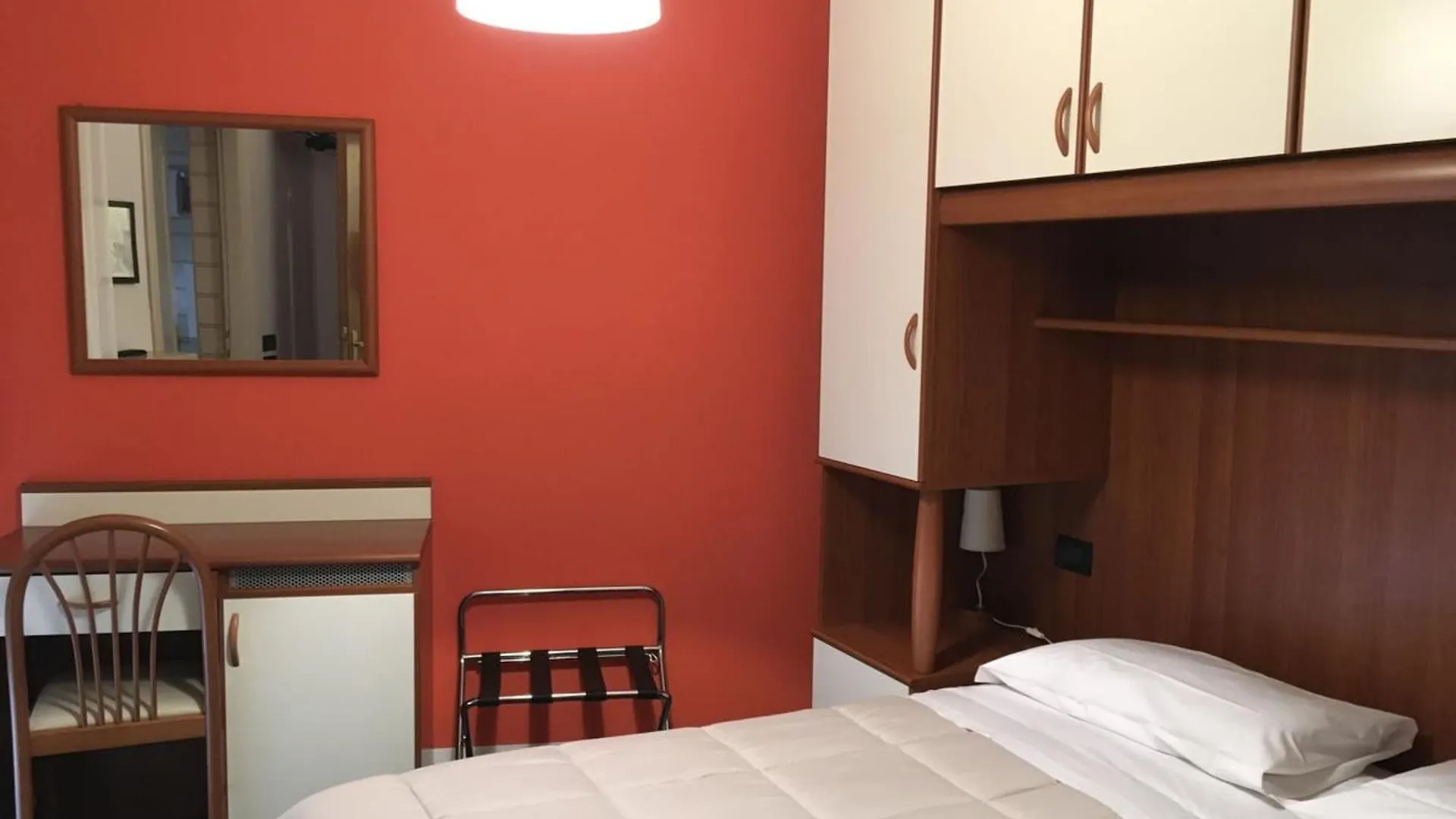 Hotel Cortina Garda  2*, Garda (Verona)