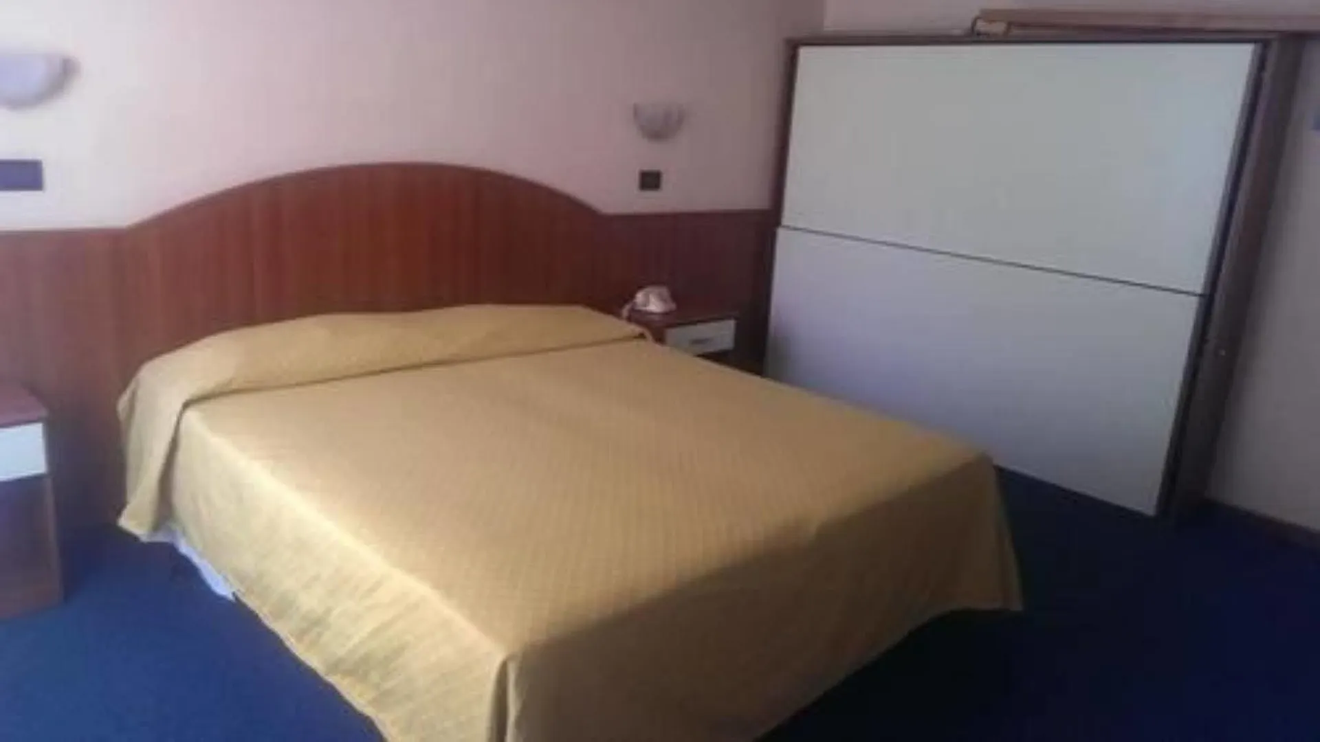 Hotel Cortina Garda   Garda (Verona)